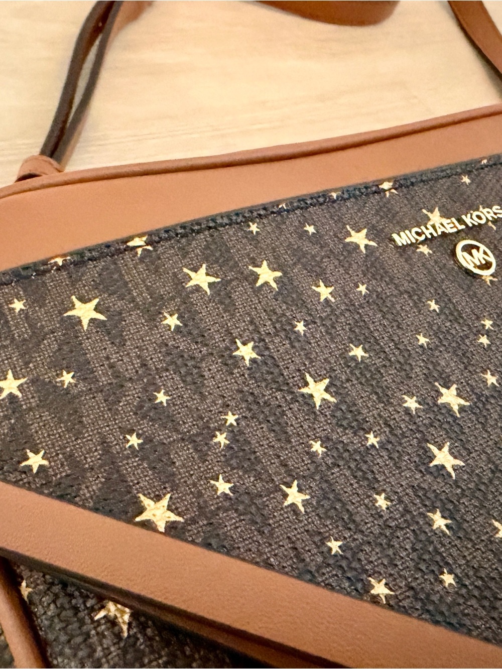 MICHAEL KORS Limited Edition Brown Jet Set with Charm Star-Print Crossbody - Picture 4 of 9
